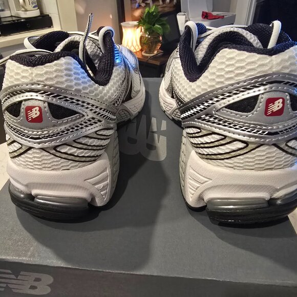 New Balance 860v2 Black White ML860XD-D MENS 10.5 RUNNING TRAINER SNEAKER NEW - Picture 5 of 7